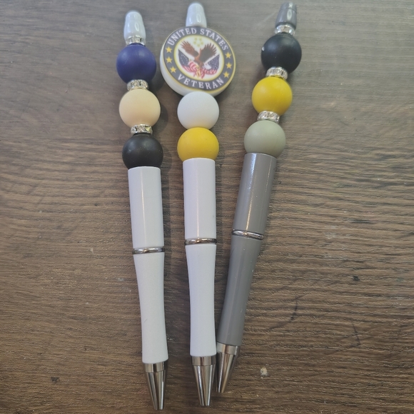 🩰 United States Veteran Beaded Pens - Picture 2 of 5